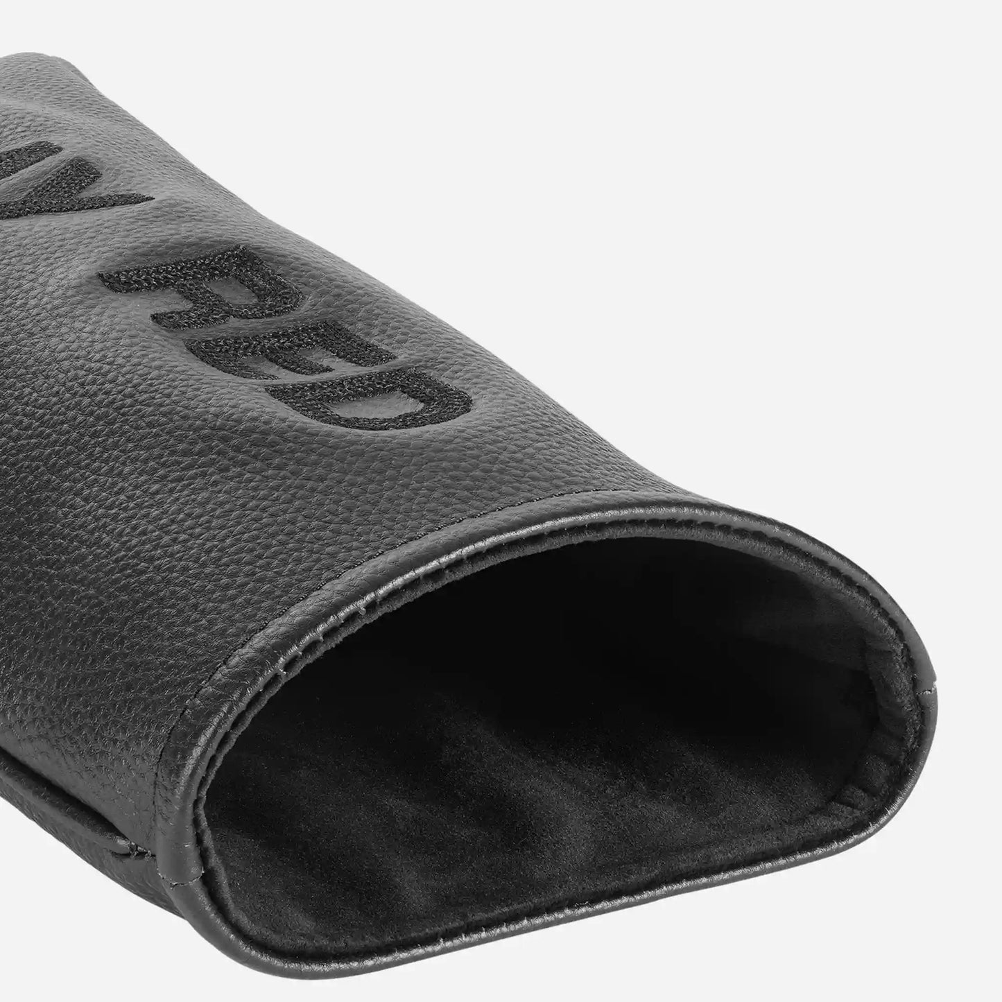 Sun Day Red x VESSEL Driver Vert Wordmark Headcover